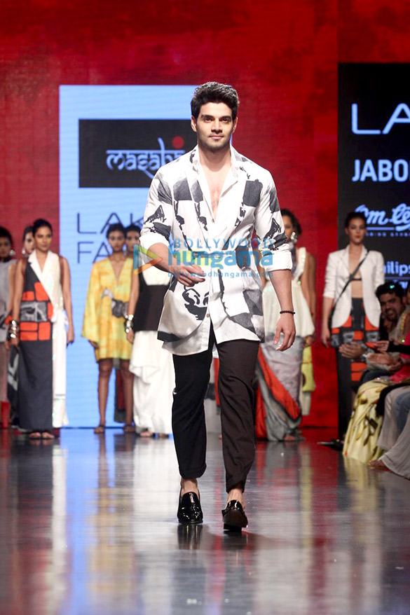 shahid kapoor mira rajput sooraj pancholi walk the ramp for masaba gupta at lakme fashion week 2015 6