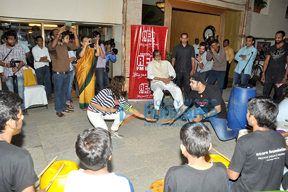 amitabh bachchan meets a band from dharavi with red fm 93 5 4
