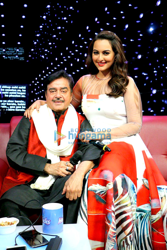 sonakshi and shatrughan sinha grace the grand finale of indian idol junior 3
