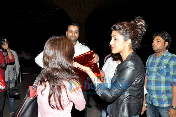 priyanka chopra snapped leaving for usa 6