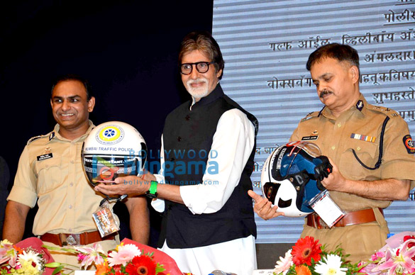 amitabh bachchan supports mumbai traffic polices road safety initiative 3