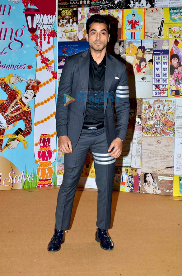amitabh bachchan unveils the big indian wedding book 14