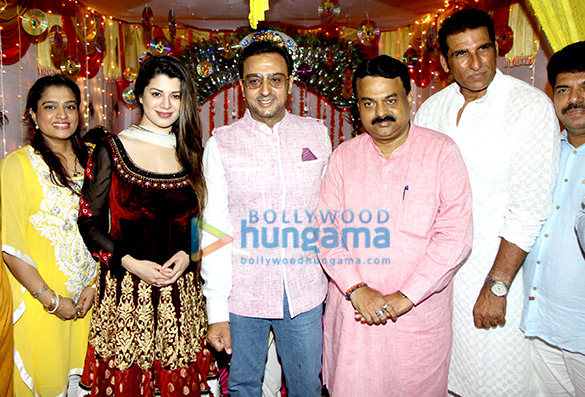 celebs attend maha aarti with nashik dhol at goregaon 5