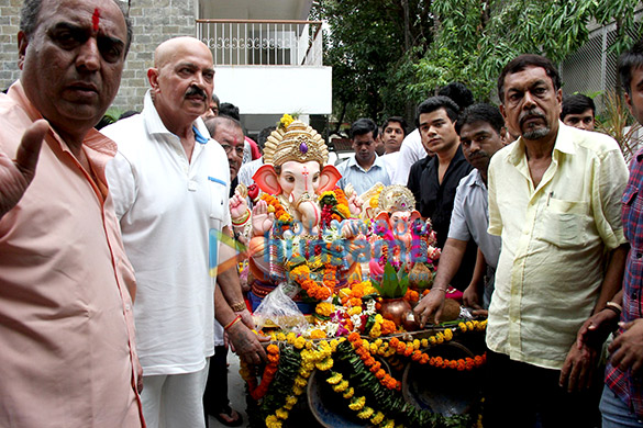 shilpa shetty hrithik roshan siddhant kapoor snapped at ganesha visarjan 6