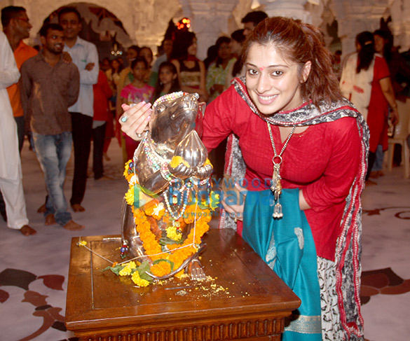 raai laxmi visits andheri cha raja ganpati 5