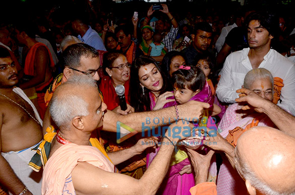 aishwarya rai bachchan visits gsb ganpati with her family 5