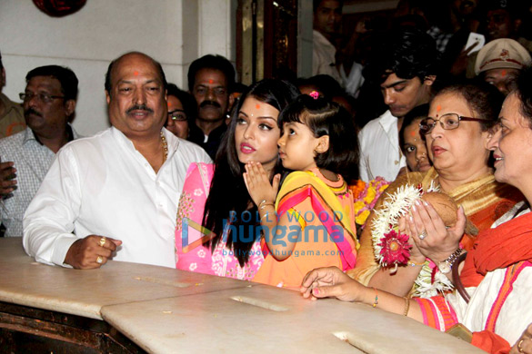 aishwarya rai bachchan visits siddhivinayak with aaradhya and family 6
