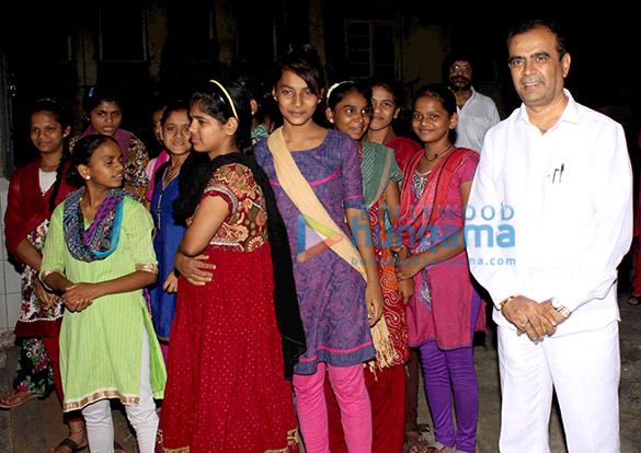 yogesh lakhani celebrates his birthday with ngo kids in mumbai 3