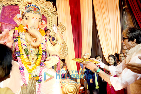 amitabh bachchan visits 160 years old mankeshwar mandir in byculla 4