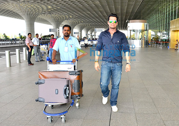 vikram singh spotted at mumbai international airport 7