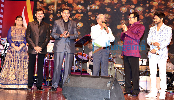 sudesh bhosle siddhants tribute to amitabh bachchan with amitabh aur main concert 2