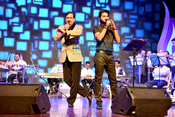 sudesh bhosle siddhants tribute to amitabh bachchan with amitabh aur main concert 4