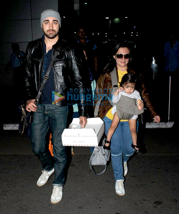 imran khan avantika malik khan snapped with their kid at the airport 9