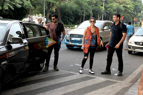 alia bhatt vikas bahl snapped at the domestic airport 4