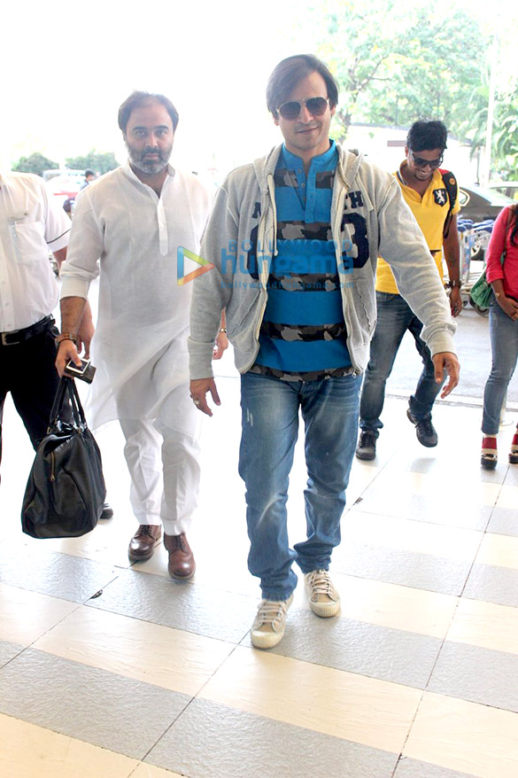 vivek oberoi sachin tendulkar urvashi rautela shilpa shetty snapped at the domestic airport 3