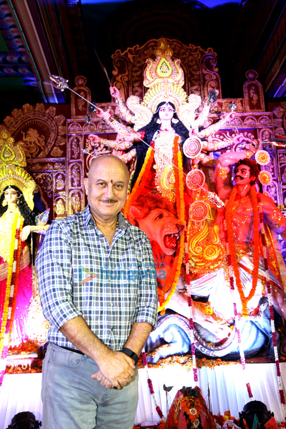 bappi lahiri performs with celebs at the north bombay sarbojanin durga puja 4