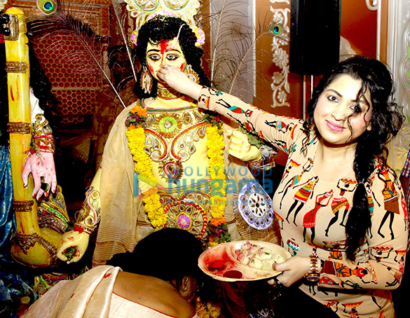 misti mukherjee participates in sindur khela celebrations 6
