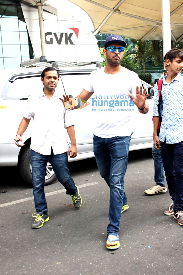 yuvraj singh snapped at the domestic airport 6