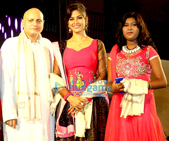 celebs grace the falguni pathaks raas garba celebrations at kamgar krida 6