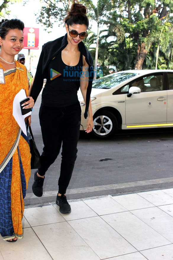 deepika padukone leaves for bangalore 3