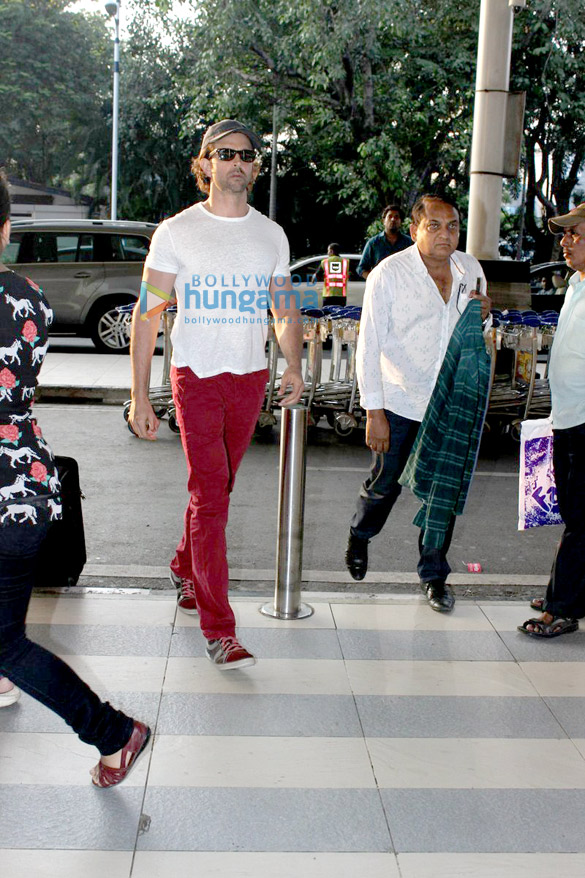 hrithik roshan snapped leaving for jabalpur 7
