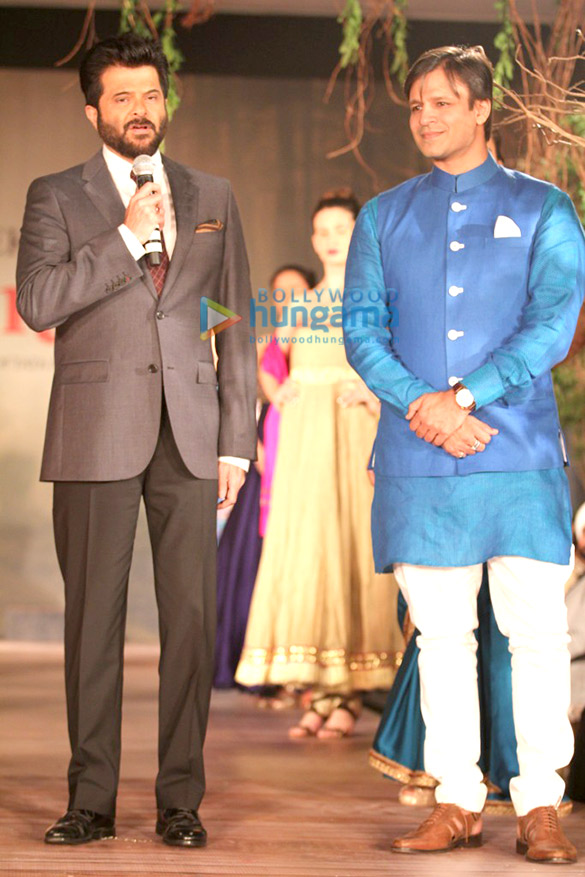 vivek oberoi walks the ramp for cancer patients aid association 5