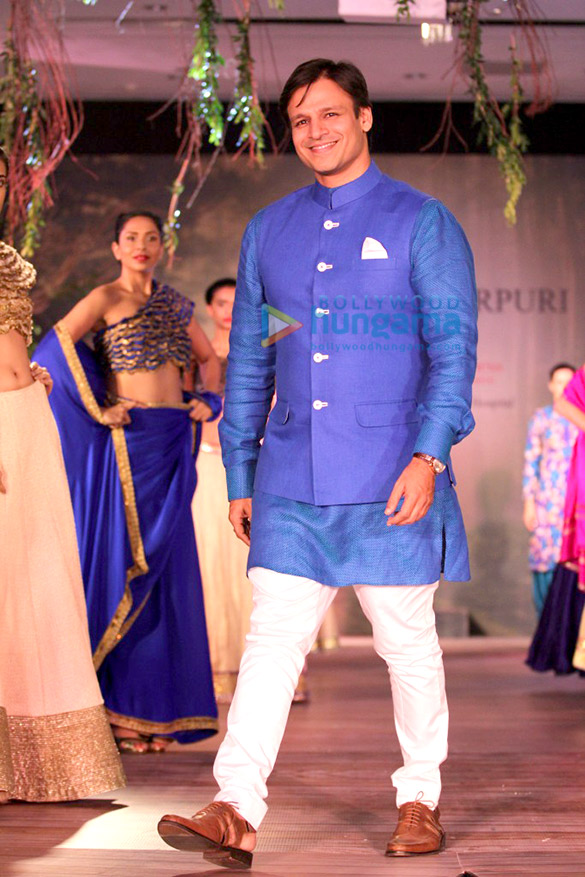 vivek oberoi walks the ramp for cancer patients aid association 10