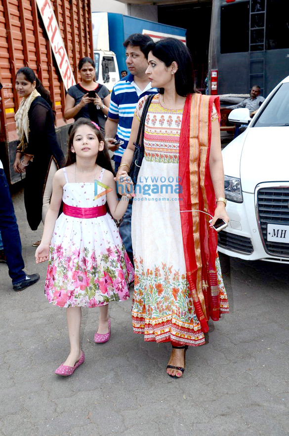 harshaali malhotra snapped with her mother at mehboob studio 2
