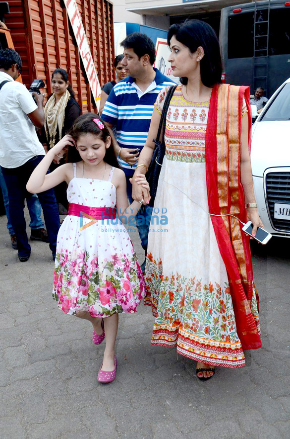 harshaali malhotra snapped with her mother at mehboob studio 4