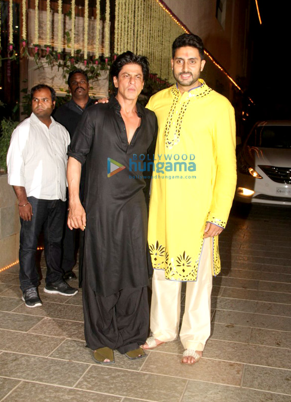 celebs grace amitabh bachchans diwali bash at jalsa 3