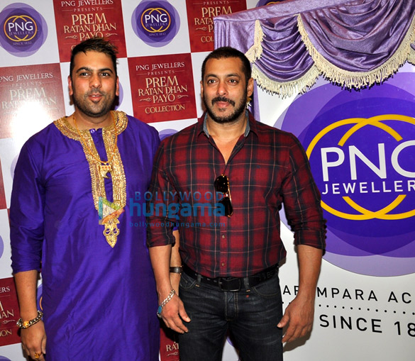 salman khan sonam kapoor unveil the new logo of png jewellers 8