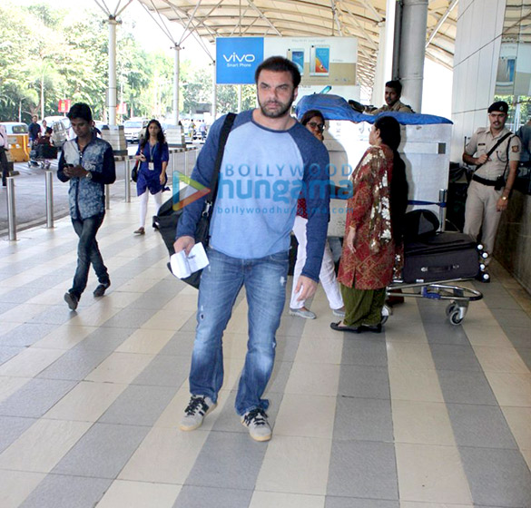 abhishek bachchan neha dhupia snapped at the domestic airport 8