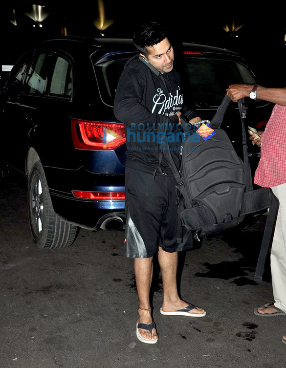 varun dhawan snapped leaving for goa 9