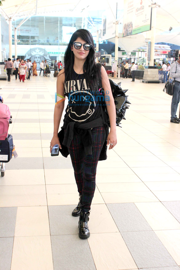 shruti haasan clicked at the domestic airport 3