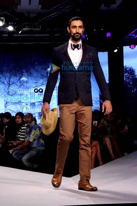 saif ali khan kunal kapoor randeep hooda tina desai and others walk at van heusen gq fashion nights day 1 3