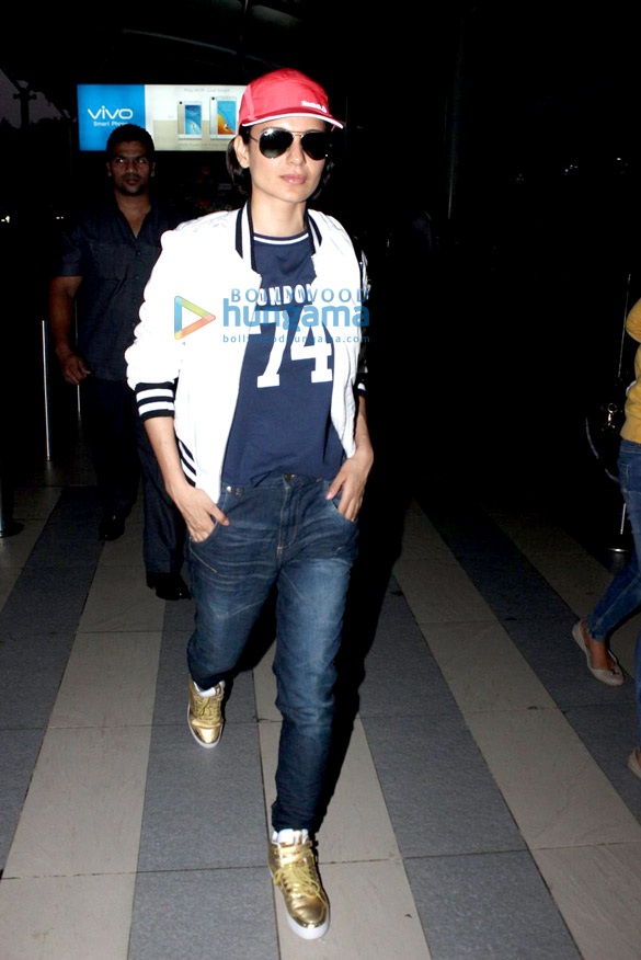 kareena kapoor khan kangna ranaut snapped at the airport 6