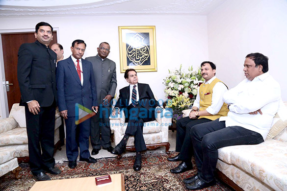 dilip kumar honoured with padma vibhushan 4