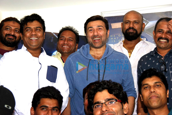 sunny deol hosts a special screening of the hollywood movie point break 3