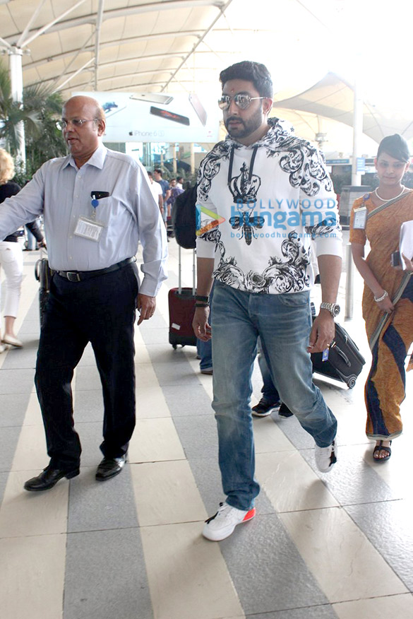 riteish deshmukh genelia dsouza abhishek bachchan anil kapoor ayushmann khurrana and others snapped at the domestic airport 3