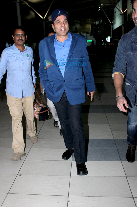 dharmendra anil kapoor snapped at the domestic airport 4