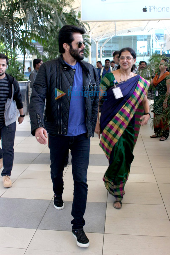 dharmendra anil kapoor snapped at the domestic airport 7