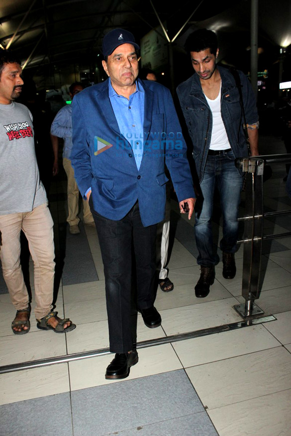 dharmendra anil kapoor snapped at the domestic airport 6