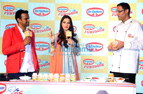 sonali bendre promotes dr oetkar fun foods in mumbai 5