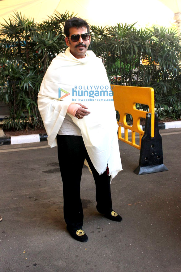 madhuri dixit dharmendra raveena tandon snapped at domestic airport 5