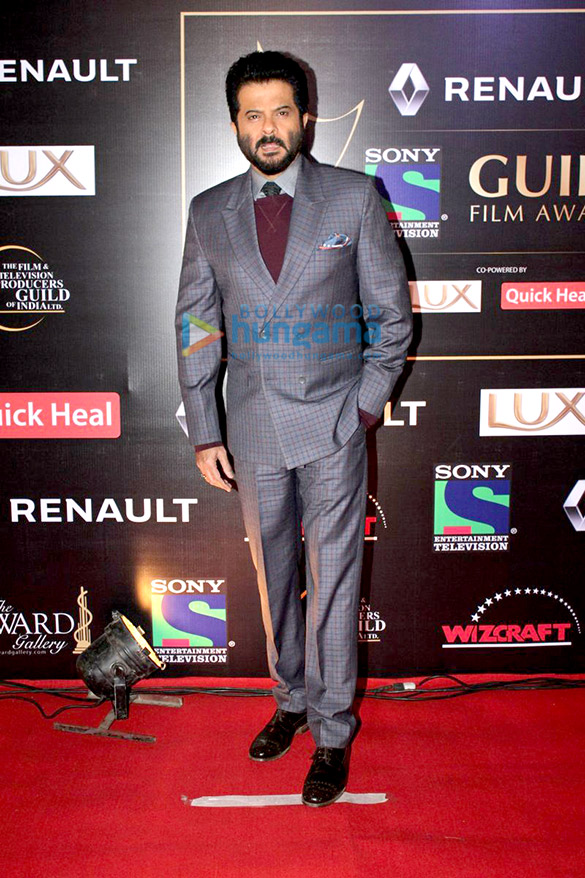akshay kumar priyanka chopra anil kapoor grace renault sony guild awards 2016 60