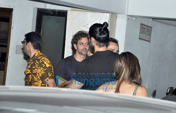hrithik roshan kunal kapoor and sonali bendre snapped post a friends dinner in bandra 3