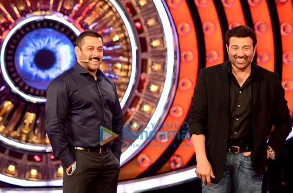 sunny deol promotes ghayal once again on the sets of bigg boss 9 2