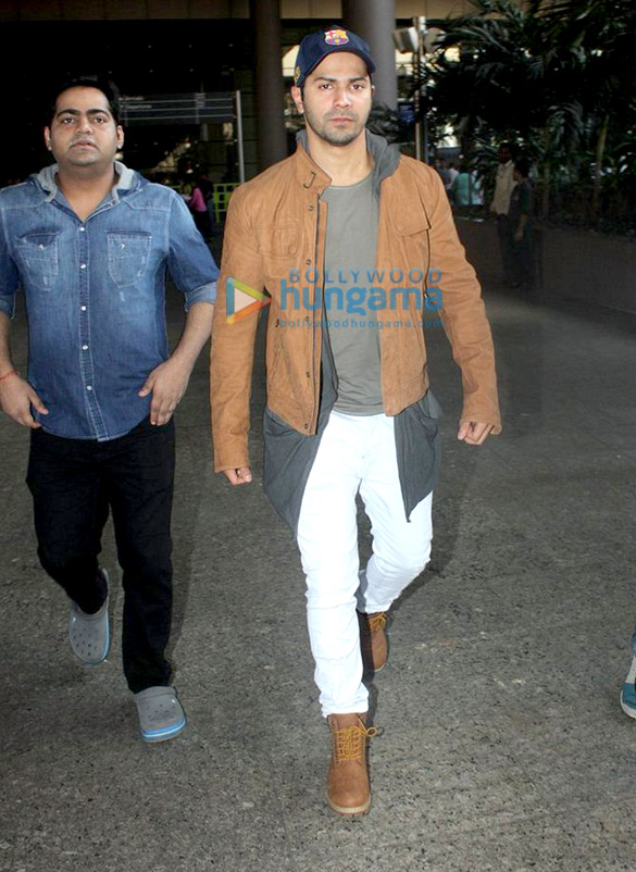 varun dhawan arrives from rome after his new year holiday 7