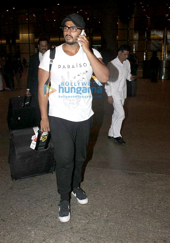 arjun kapoor snapped at the international airport 2