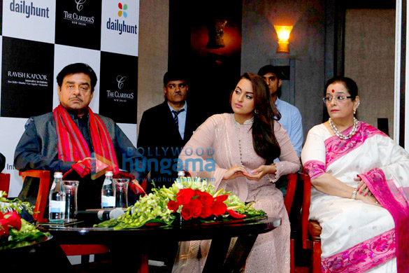 sonakshi sinha launches shatrughan sinhas book anything but khamosh 7